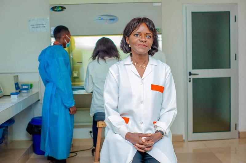 Professeure Francine Ntoumi: « Quand une fille dit je veux m’engager dans les sciences, beaucoup de parents disent “tu veux être comme Francine?” »